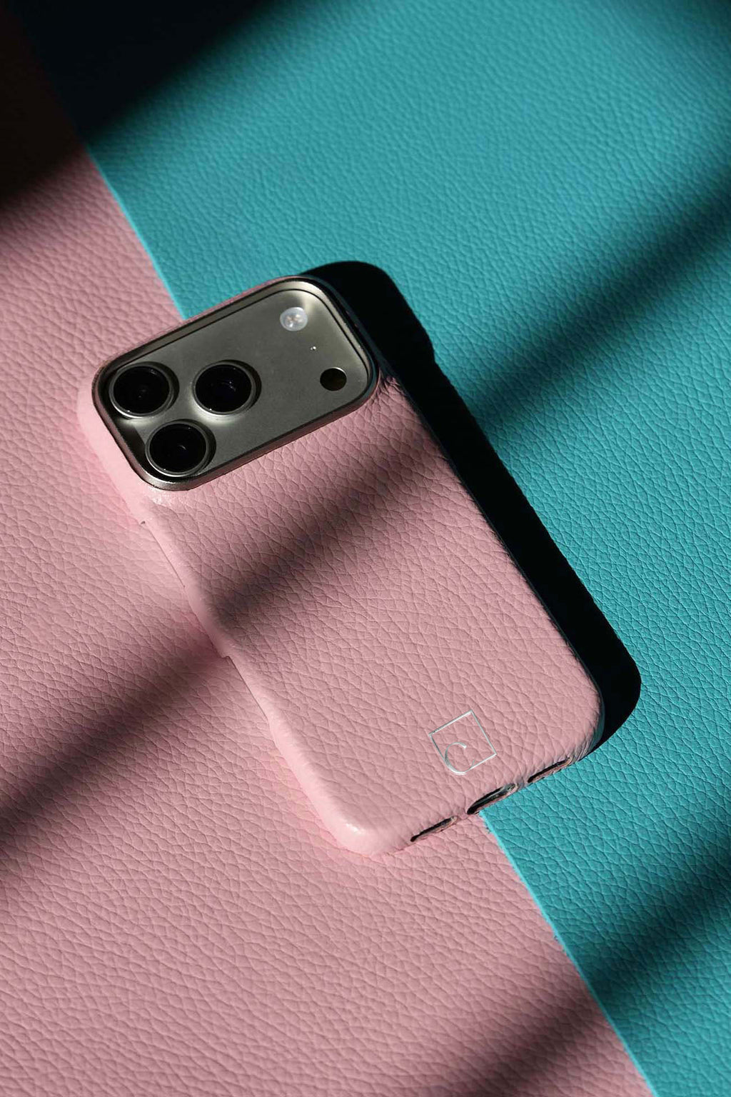 iPhone 16 Pro — Étui classique — Cuir de veau grainé
