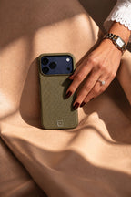 iPhone 16 Pro — Étui classique — Cuir de veau grainé