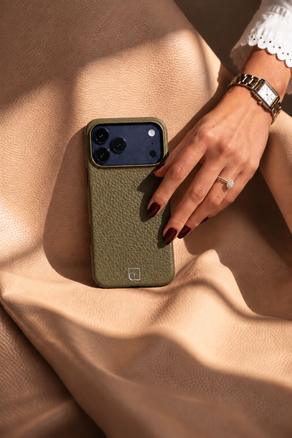 iPhone 16 Pro — Étui classique — Cuir de veau grainé