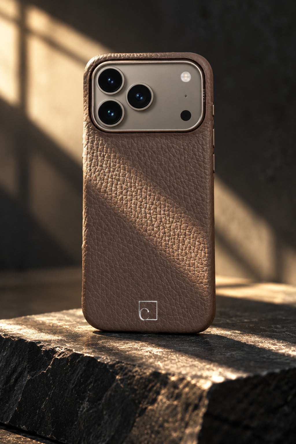 iPhone 16 Pro — Étui classique — Cuir de veau grainé