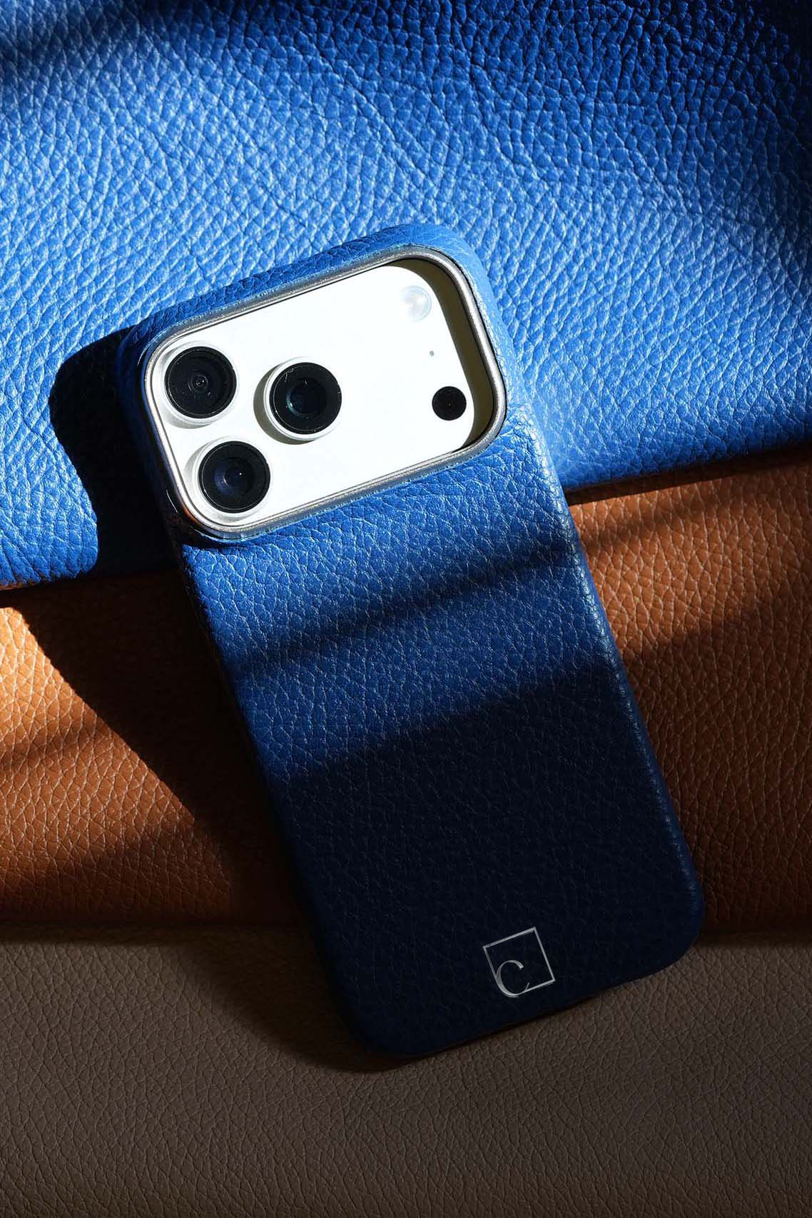 iPhone 16 Pro — Étui classique — Cuir de veau grainé